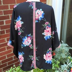 Floral Embroidered Kimono Medium